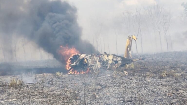 Avión pequeño se desploma e incendia en Campeche; piloto sobrevive