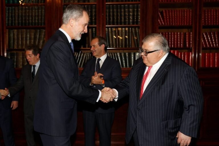 Felipe VI entrega a Agustín Carstens el Premio de Economía Rey de España