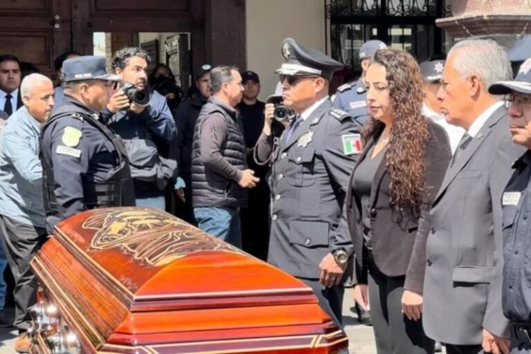 Rinden homenaje a policías muertos de Tenango del Valle en persecución de Toluca a CDMX