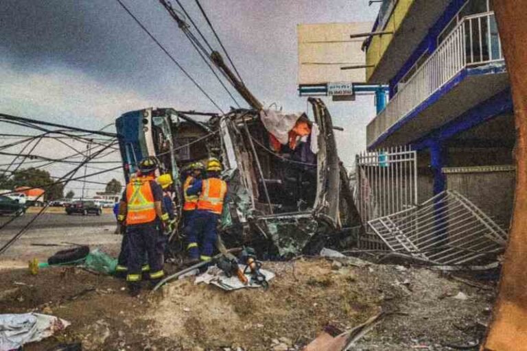 Al menos tres muertos tras accidente en la autopista Mexico-Querétaro