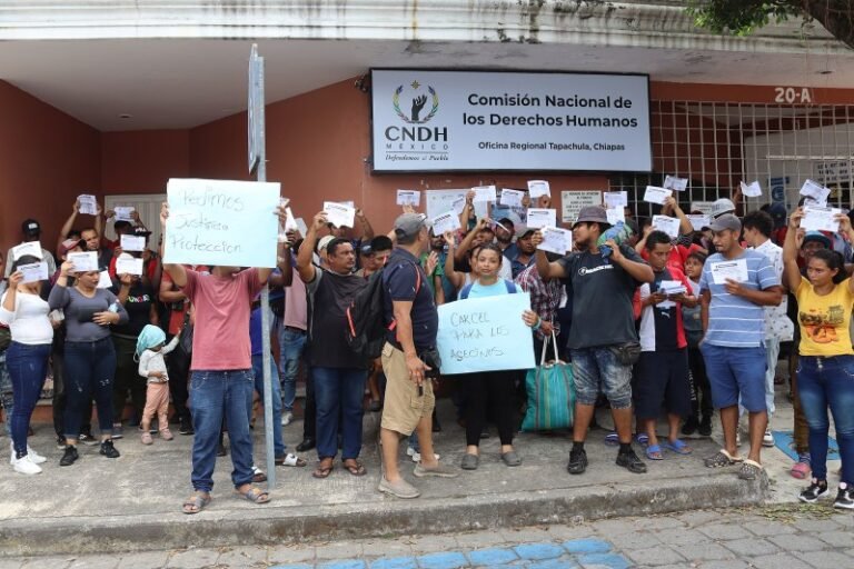 Migrantes denuncian acoso de la Policía previo a protesta en Tapachula