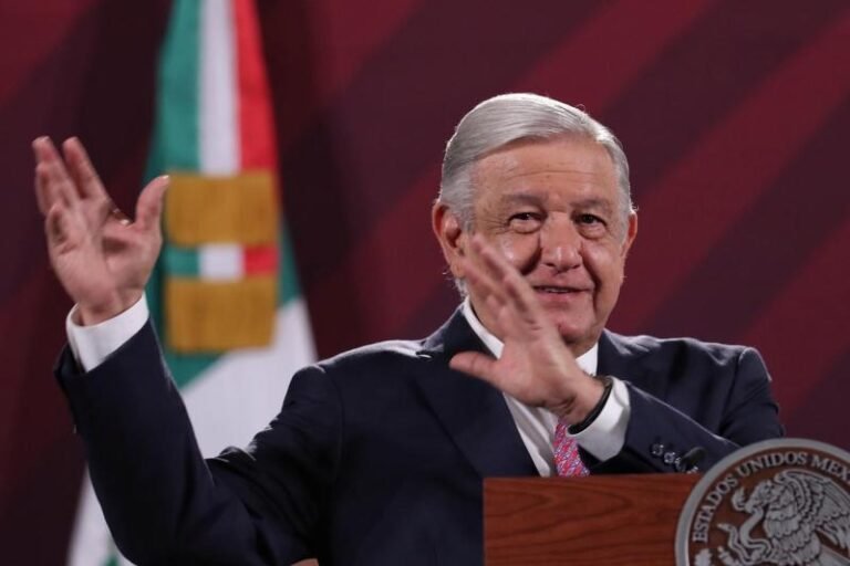 AMLO asegura que ganancias de libro fueron cobrados por su esposa Beatriz Gutiérrez