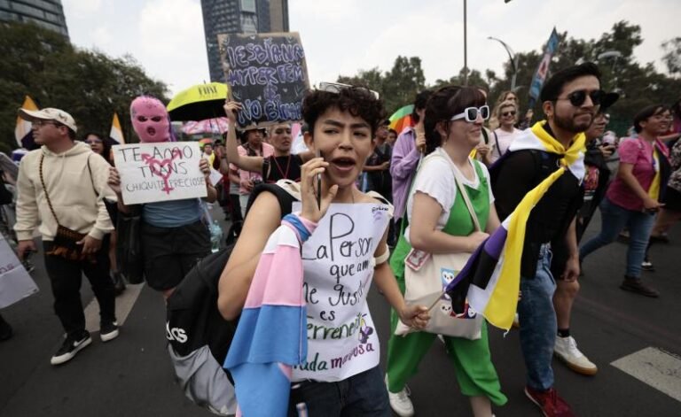 Realizan en Ciudad de México la primera Marcha No Binarie