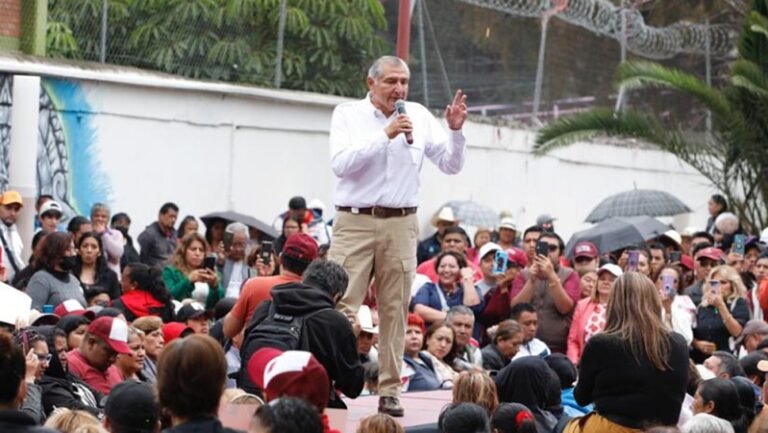 Retiro de espectaculares y bardas es tarea de la autoridad, afirma Adán Augusto López