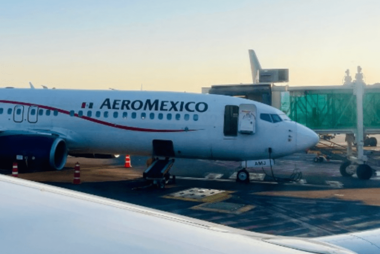 Vuelo de Aeroméxico con destino a Madrid regresa a tierra tras falla técnica