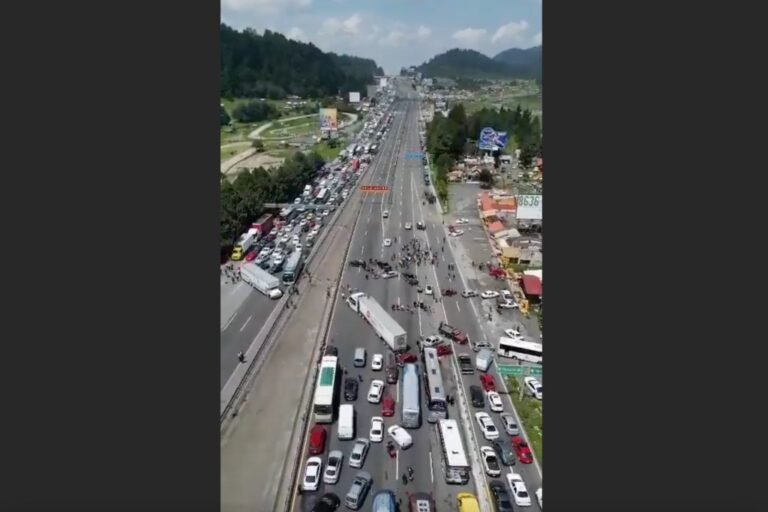 Ejidatarios liberan autopista México-Toluca; Restablecen circulación tras 4 horas de bloqueo