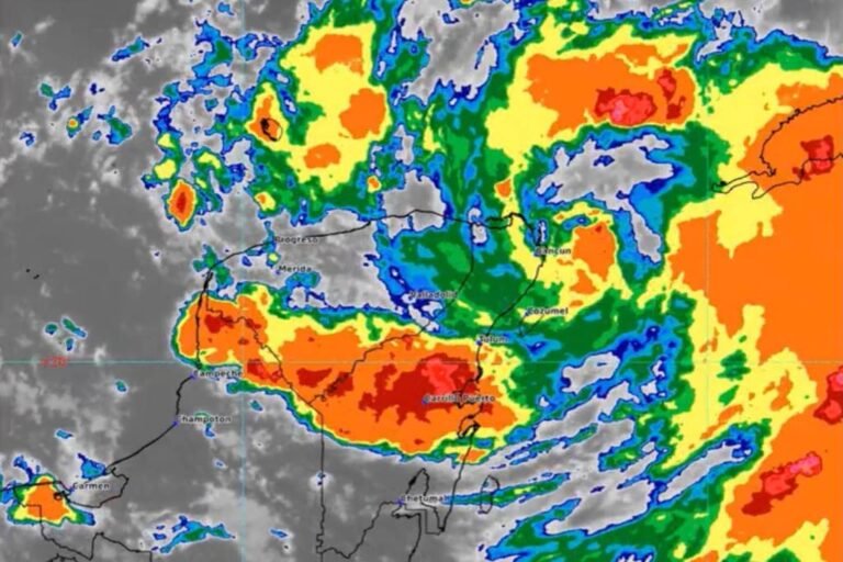 Gobierno emite alerta por lluvias de intensas a puntuales torrenciales en Península de Yucatán