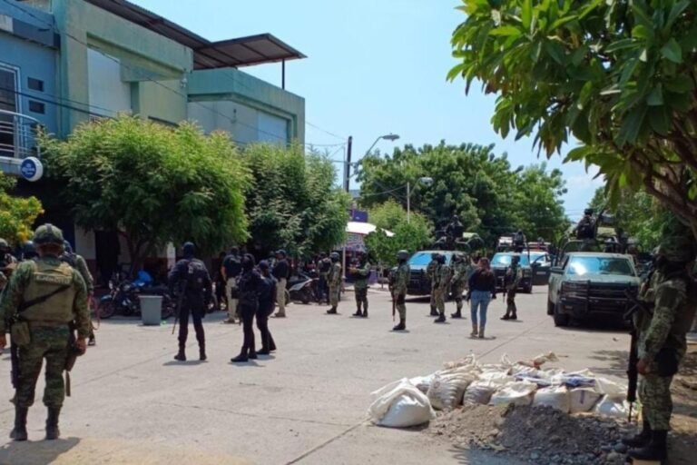 Autoridades detienen al menos 20 personas en La Ruana, Michoacán, tras operativo