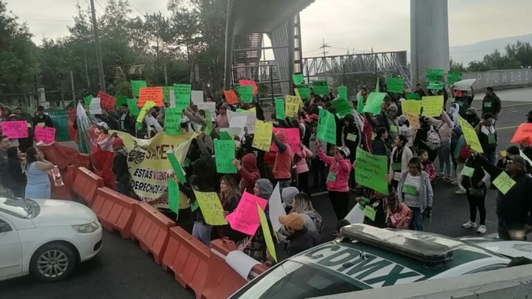 Caos en la autopista México-Cuernavaca por bloqueo de vecinos