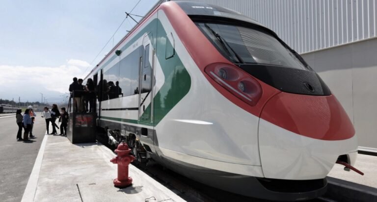 Inauguran el Tren México-Toluca; operará solo un primer tramo