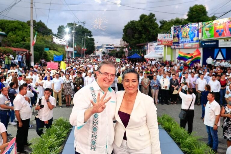 Marcelo Ebrard reaparece en informe de labores de la alcaldesa Abelina López en Acapulco