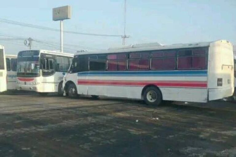 Reanudan transportistas de Tizayuca servicio tras bloqueo en la México-Pachuca