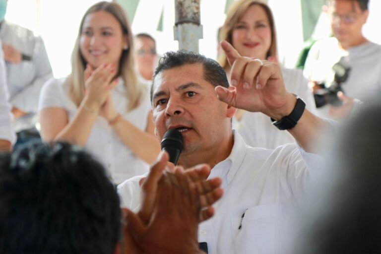 Alejandro Armenta sigue en la contienda por gubernatura de Puebla; buscará candidatura de Morena por encuesta