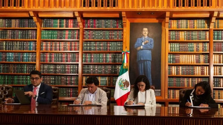 Gobierno mexicano firma acuerdo con Sindicato de Notimex