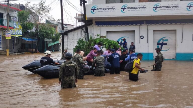 Hospital Naval de Acapulco abre sus puertas para atender a víctimas del huracán Otis
