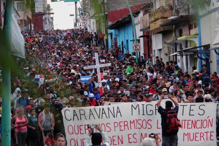 Unos 7 mil migrantes salen en caravana desde Chiapas