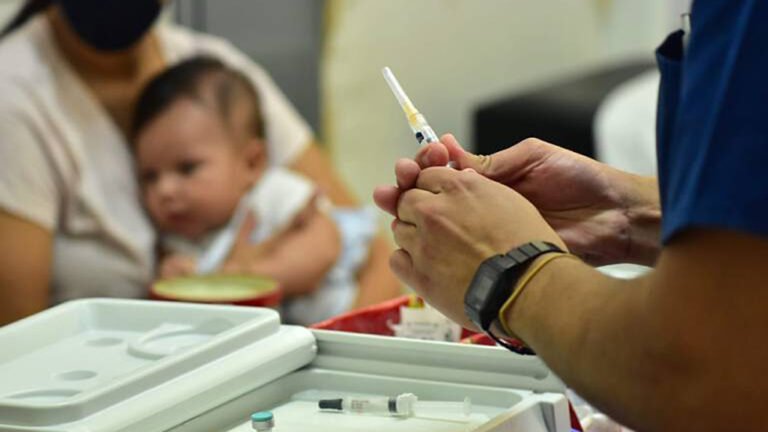 Menos de la mitad de los menores de 2 años en México tiene completo su plan de vacunación