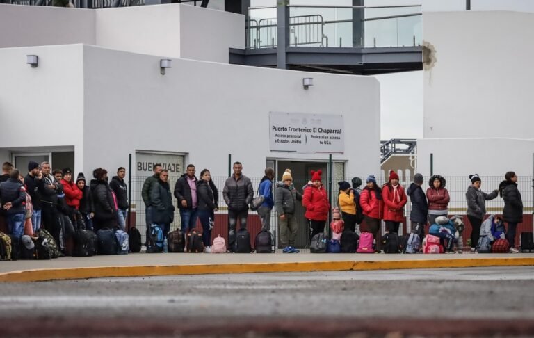 Cruce de migrantes en la frontera de Tijuana aumenta 31 por ciento en el año