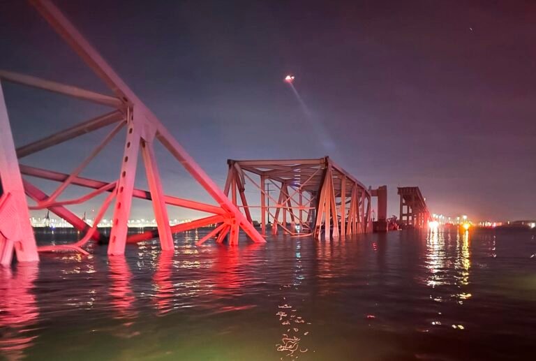 Biden ordena reconstruir el puente y reabrir el puerto de Baltimore ‘tan pronto como sea posible’