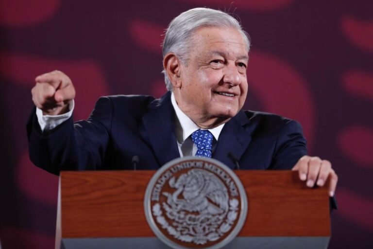 López Obrador pide “autolimitarse” y no tocar en la ‘mañanera’ temas que violen ley electoral