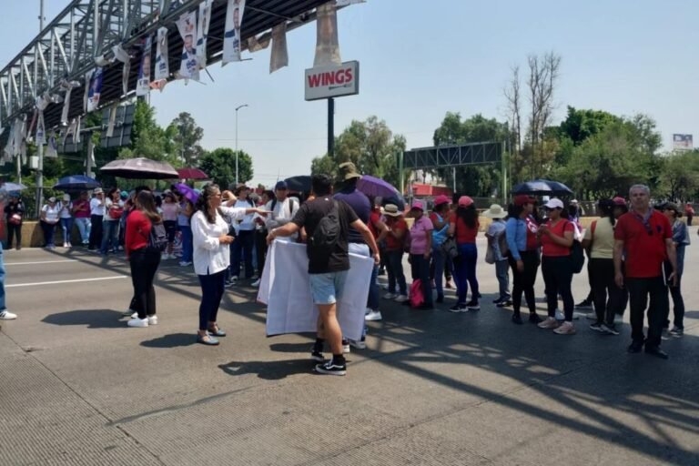 CNTE vuelve a desquiciar la CDMX; se manifiestan en el AICM y bloquean avenidas