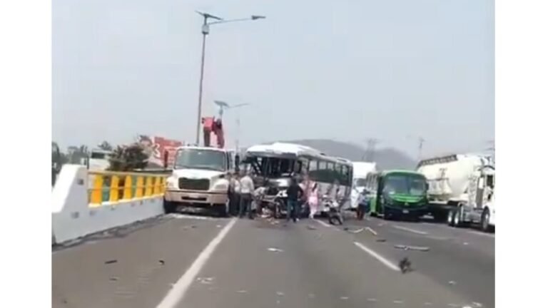 Fuerte accidente sobre la México-Pachuca deja al menos un muerto