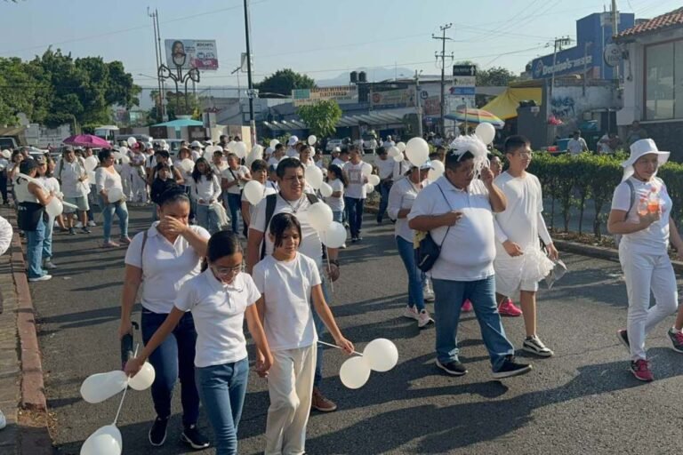 Miles caminan por la paz en Cuernavaca, Morelos; obispo pide usar la democracia para castigar a malos Gobiernos