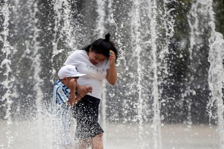 Tercera ola de calor causará este domingo temperaturas de más de 40 grados en 24 estados