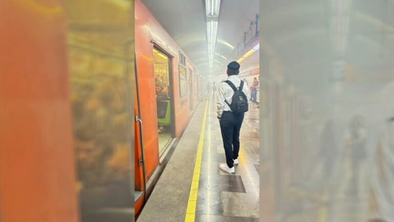 #Video Reportan humo en Línea 7 del Metro; retiraron tren para revisión