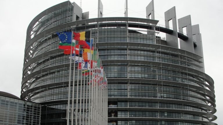 Cierre de los comicios: Parlamento Europeo se escora a la derecha y resiste mayoría proeuropea