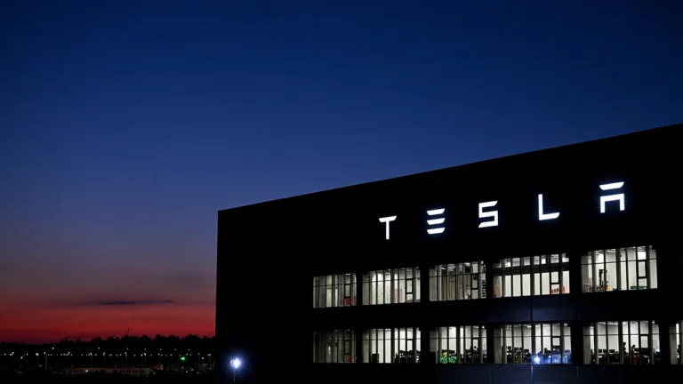 Encuentran bomba de la Segunda Guerra Mundial en cercanías de la fábrica de Tesla en Alemania