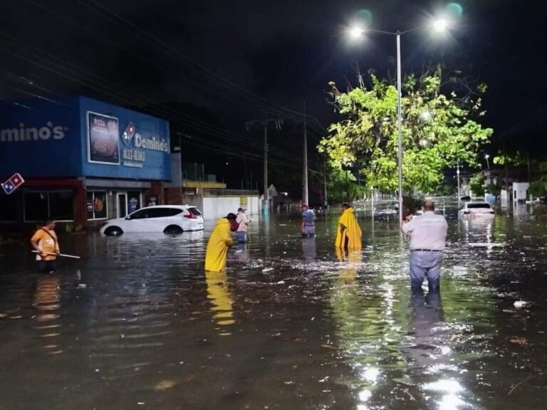 Lluvia torrencial provoca severa inundación en Chetumal