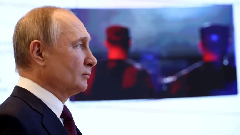 Putin no descarta cambios en la doctrina militar sobre el empleo de armas nucleares