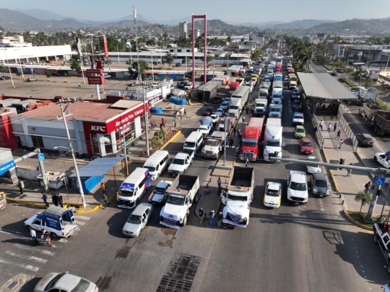 Transportistas anuncian paro nacional este viernes; bloquearán autopistas