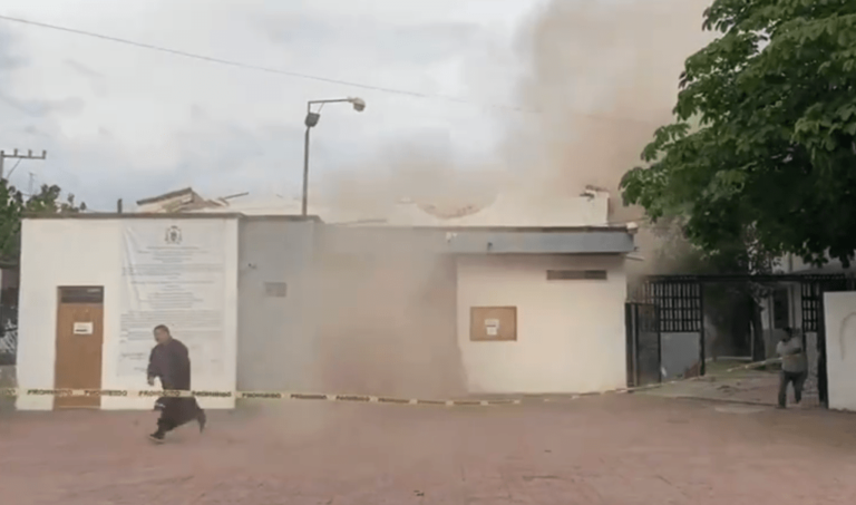 #Video Colapsa iglesia en Jalisco tras ser desalojada por Protección Civil