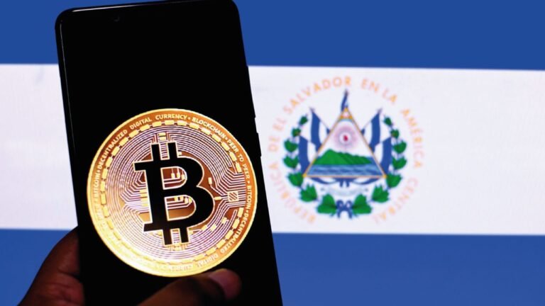 Inclusión financiera y turismo, la otra cara del bitcoin en El Salvador