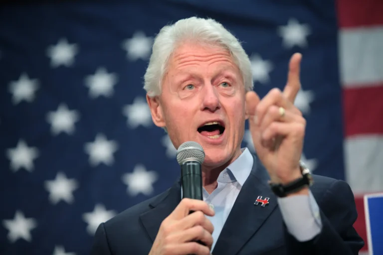 Bill Clinton dice en México que la IA le ‘preocupa’ y le da ‘esperanza’ al mismo tiempo