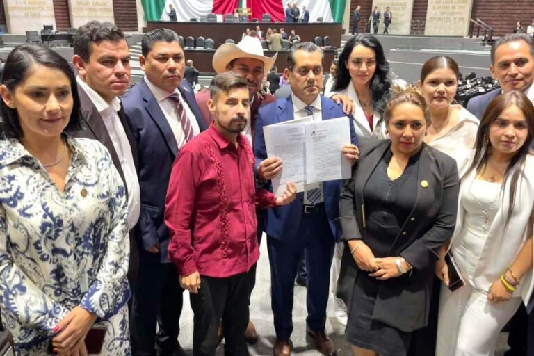 Diputados de Morena presentan solicitud de juicio político contra jueces por intentar frenar la reforma al Poder Judicial