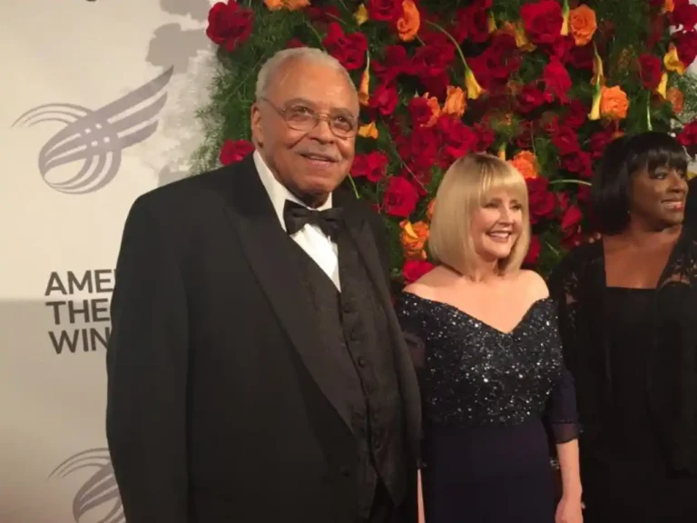 Muere a los 93 años James Earl Jones, voz de Darth Vader y Mufasa