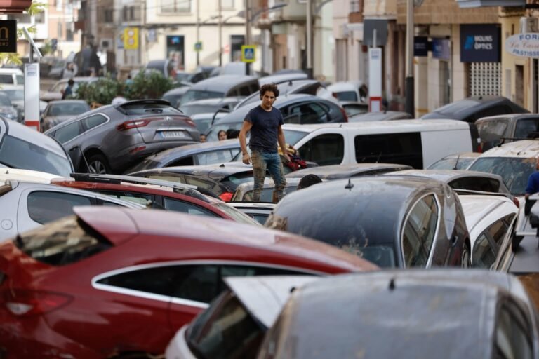 España decreta tres días de luto oficial y aprobará la zona de catástrofe