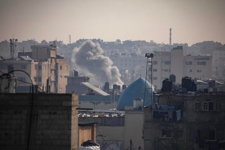 Israel ataca decenas de “objetivos” de Hizbulá en Líbano y mantiene su ofensiva en el sur