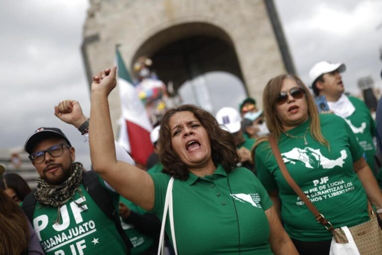 Trabajadores del Poder Judicial protestan contra la reforma al sector en la CDMX