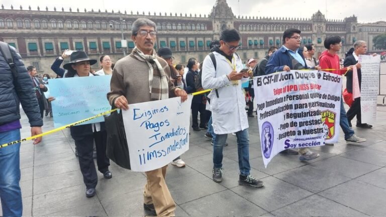 #Video Trabajadores de la Salud protestan frente a Palacio Nacional por falta de pagos