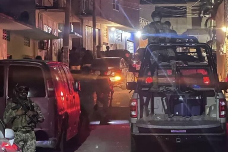 Dejan 4 cadáveres al interior de un auto en Acapulco, Guerrero