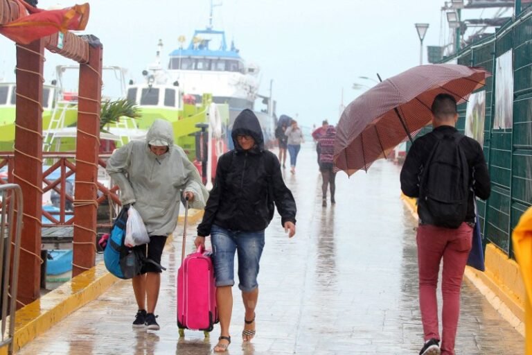 “Sara” se degrada a depresión tropical en tierra; provocará lluvias en cinco estados