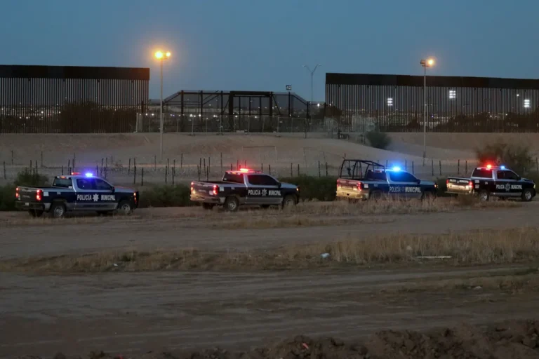 Texas ofrece a Trump 500 hectáreas para un centro de deportación de migrantes