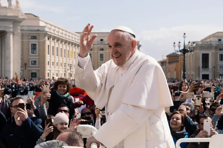 El papa Francisco expresa en mensaje a Trump su pésame por el accidente aéreo en Washington