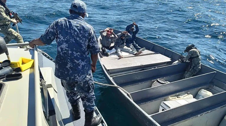 Marina decomisa más de mil litros de combustible en Puerto Vallarta