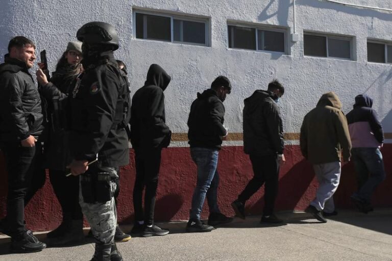 México recibe a deportados de otros países desde EEUU pero niega ser “tercer país seguro”