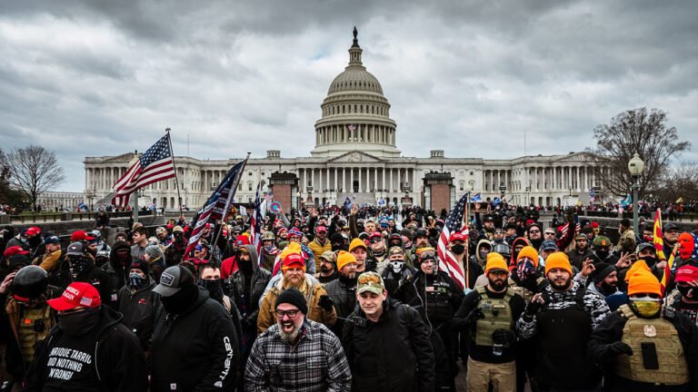 Un juez prohibe entrar a Washington a algunos acusados por asalto al Capitolio